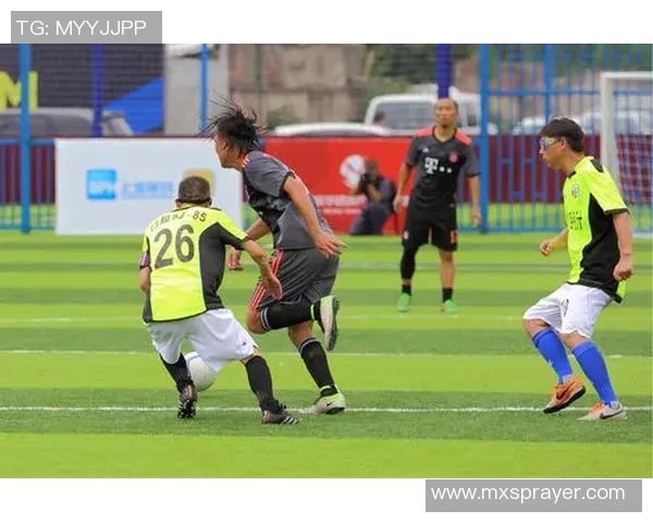 慰山现代与神户胜利的激烈对决展现足球魅力与团队精神